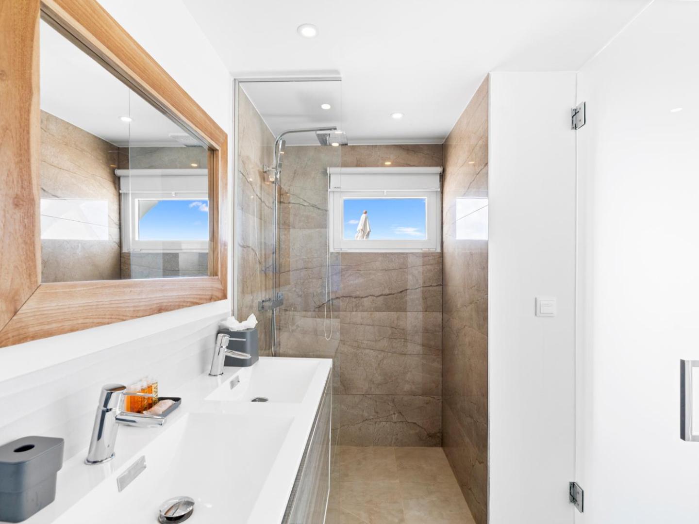 Surfsong Villa- Luxury Water Front Villa For 12 Maho Ngoại thất bức ảnh